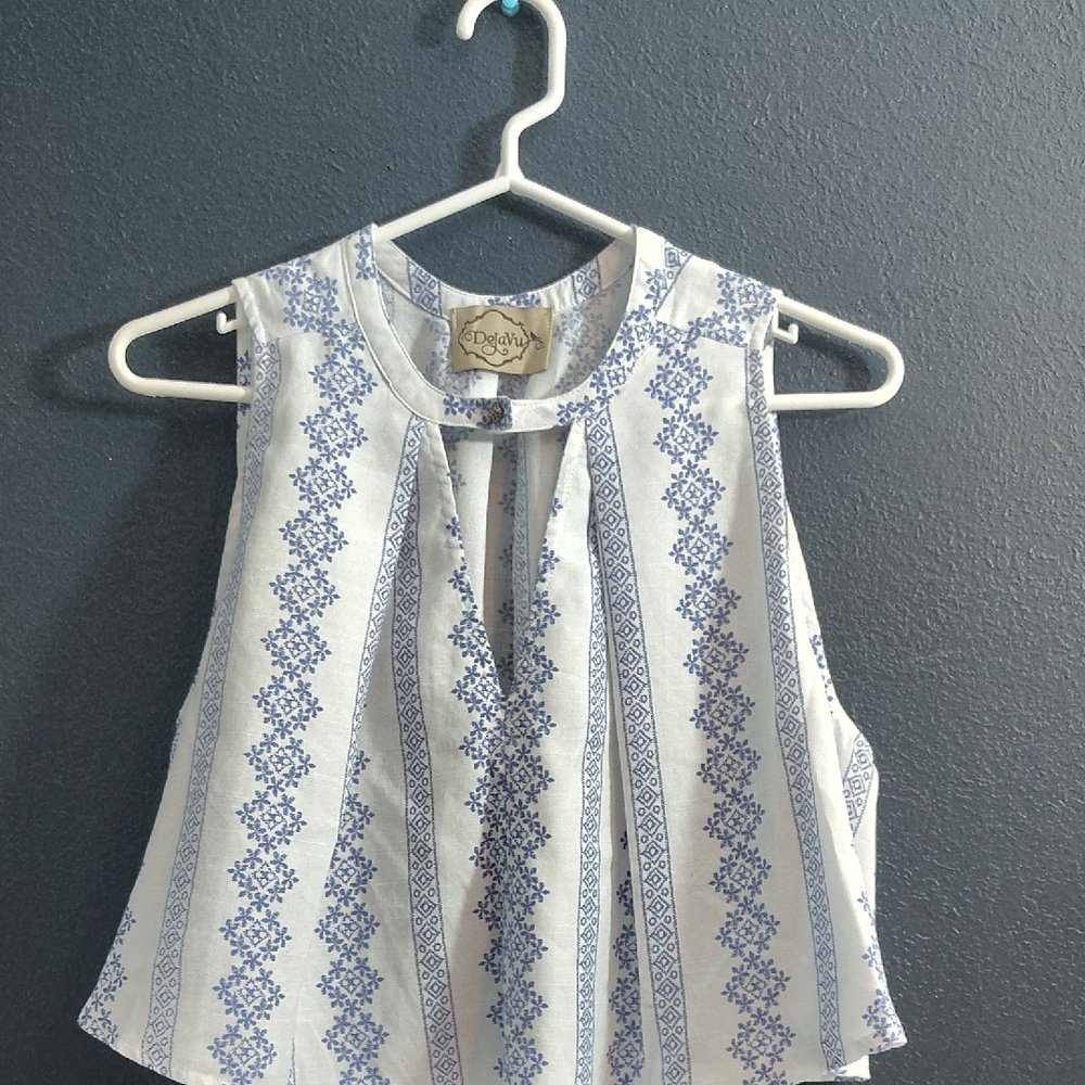 DeJaVu Elegant Blue and White Cropped Cotton Sleeveless Top